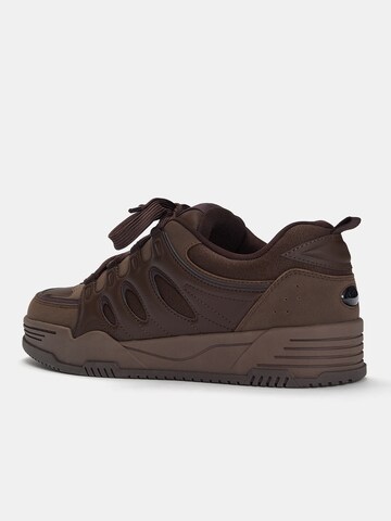Sneaker bassa di Pull&Bear in marrone