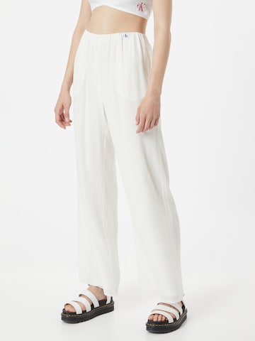 Calvin Klein Jeans Широки крачоли Панталон в бяло: отпред