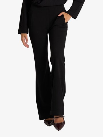 évasé Pantalon Jijil en noir : devant