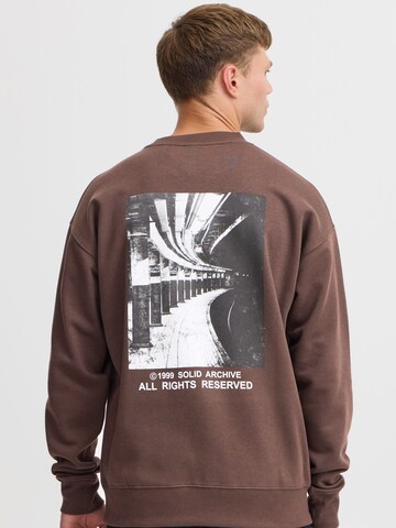 Sweat-shirt 'Hannes' !Solid en marron : devant