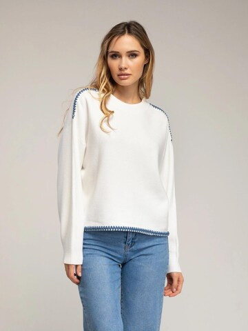 Pullover 'Jersey de punto oversize con detalle de pespunte en el bajo y en los hombros. (BLANCO)' di Tantra in bianco