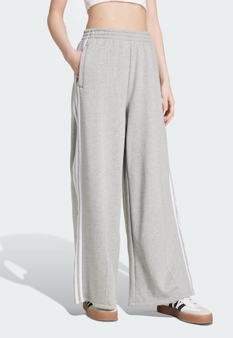 ADIDAS ORIGINALSWide Leg/ Široke nogavice Hlače - siva boja: prednji dio