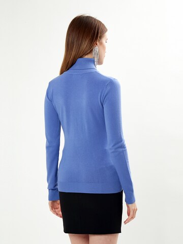 Influencer Pullover in Blau