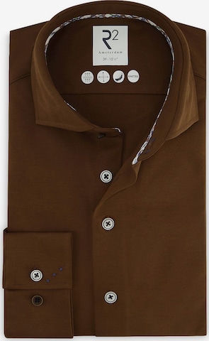Coupe regular Chemise R2 Amsterdam en marron : devant