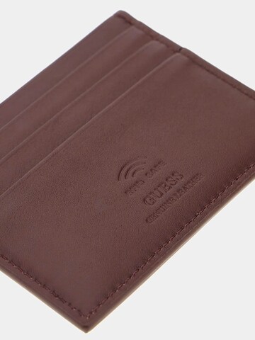 GUESS Etui 'New Boston' in Braun
