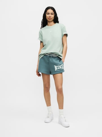 Nike Sportswear Shirt 'CLASSIC' in Groen
