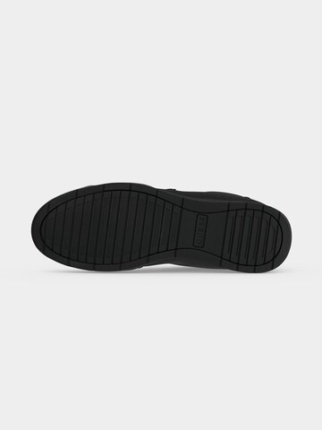 GUESS - Zapatillas deportivas bajas 'DASPER' en negro