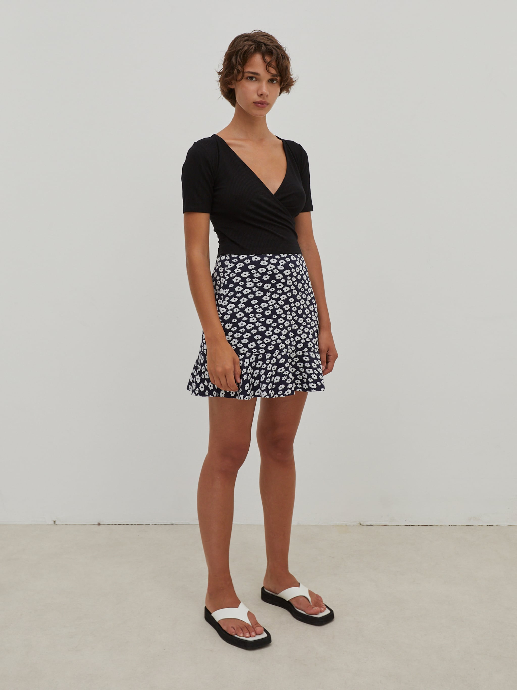 EDITED Produkter Shirts 'Leia' sort