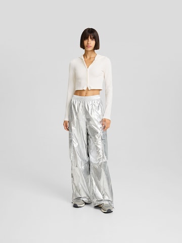 Bershka Loosefit Cargobroek in Zilver