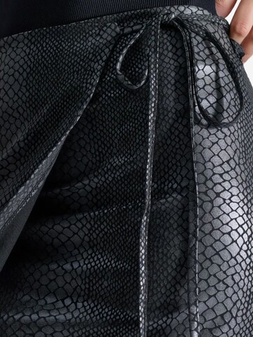 Gonna di Busem in nero