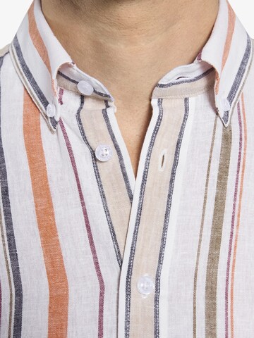 Coupe regular Chemise 'Marzini' BABISTA en blanc