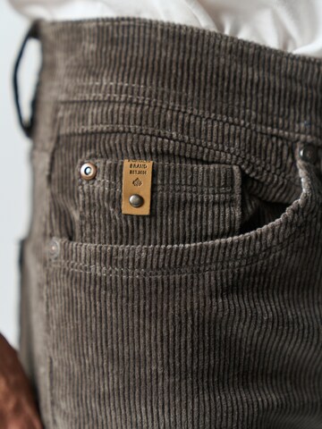 regular Pantaloni di KOROSHI in marrone