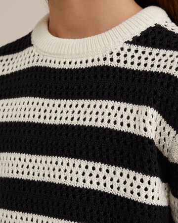 WE Fashion Sweater in Black