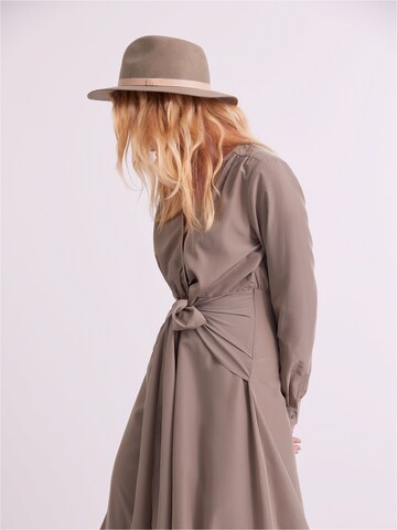 ABOUT YOU x Iconic by Tatiana Kucharova - Vestido 'Vivian' en beige