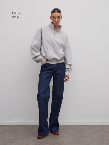 RÆRE by Lorena Rae Sweatshirt in Grijs