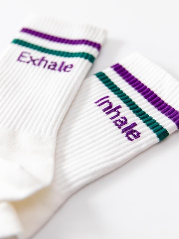 Divasya Socken 'Inhale Exhale'‌‌‌‌‌‌‌ in Lila