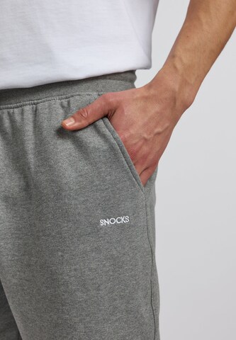 regular Pantaloni di SNOCKS in grigio