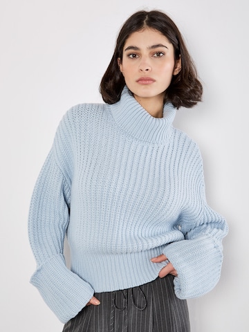 Pull-over ' ' Apricot en bleu : devant