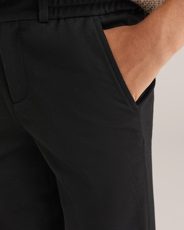 WE Fashion Regularen Hlače | črna barva