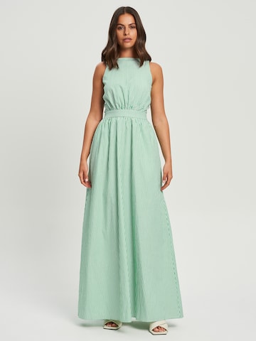 REUX Φόρεμα 'ESMERELDA' σε πράσινο: μπροστά