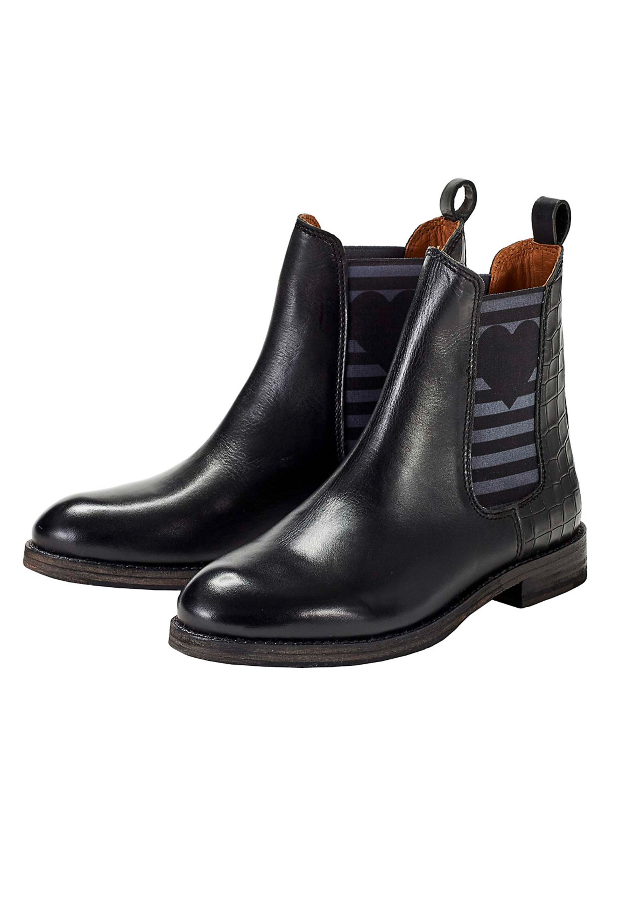 Crickit Chelsea Boots in Black