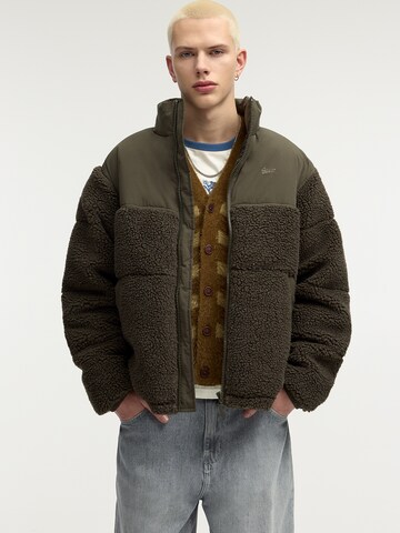 Pull&Bear Преходно яке в зелено: отпред
