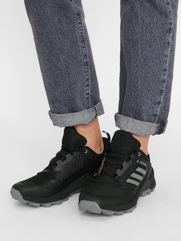 ADIDAS TERREX - Zapatos bajos 'SWIFT R3' en negro: frente