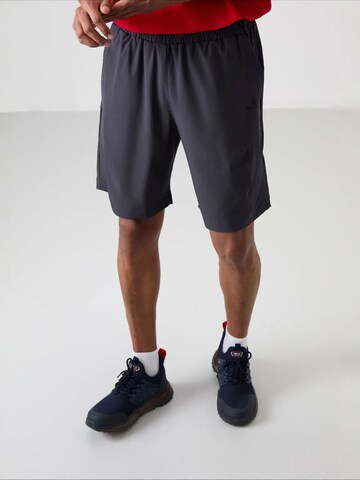 Tommy Life Tapered Hose‌‌‌‌‌‌‌‌‌‌ in Grau: Vorderseite
