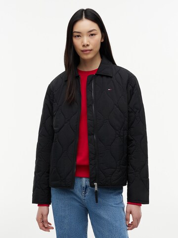Tommy Jeans Преходно яке в черно: отпред