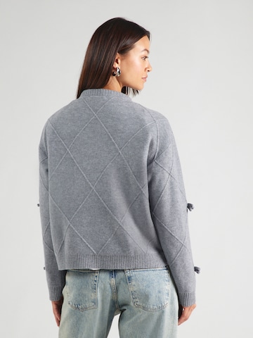 ABOUT YOU Sweater in Grey