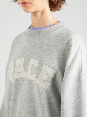 Pacemaker - Sweatshirt 'Karim' em cinzento