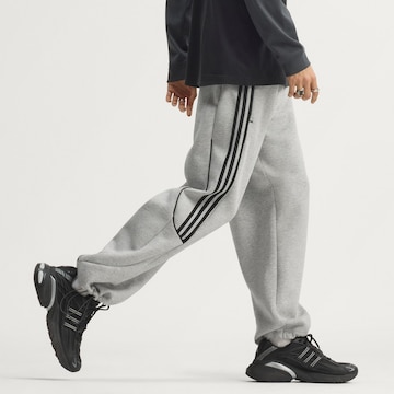 ADIDAS ORIGINALS Loosefit Kalhoty 'Teamgeist 26' – šedá