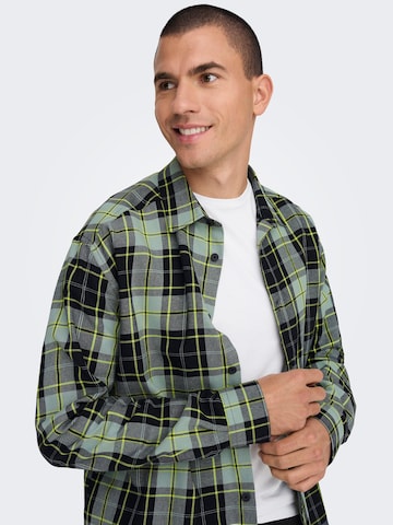 Only & Sons - Ajuste confortable Camisa 'Yox Life' en verde