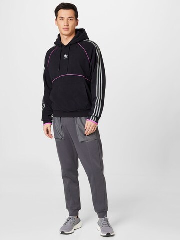 ADIDAS SPORTSWEAR Дънки Tapered Leg Спортен панталон 'City Escape' в сиво