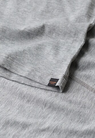 T-shirt Superdry en gris