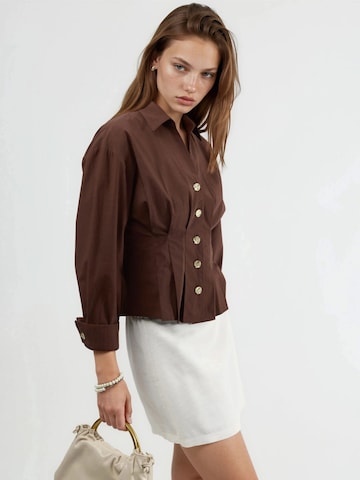 Qu Style Shirt in Bruin
