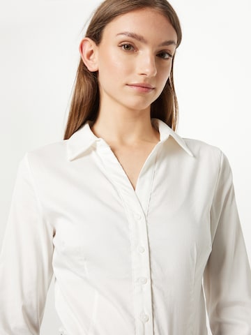 ABOUT YOU Blouse in White