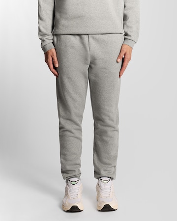 Regular Pantalon Lyle & Scott en gris : devant