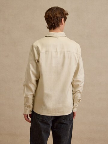 DAN FOX APPAREL - Ajuste regular Camisa 'Antonio' en blanco