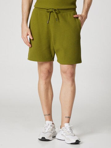 TRAPP Regular Shorts 'Simon' in Grün: Vorderseite