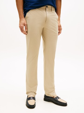 Regular Pantalon chino 'Denton' TOMMY HILFIGER en beige : devant