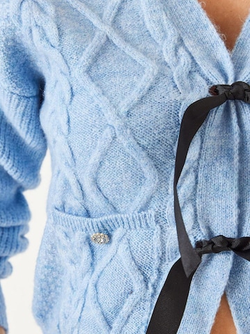 Cardigan Bianco Lucci en bleu