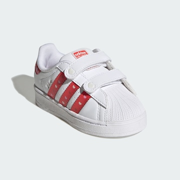 Sneaker 'Adidas Disney Superstar' di ADIDAS ORIGINALS in bianco