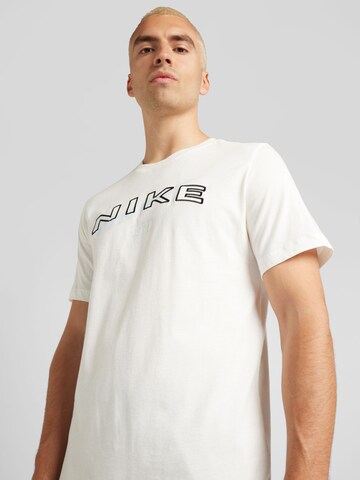 Nike Sportswear - Camisa 'CLUB' em bege
