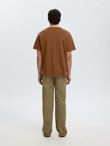 SELECTED T-Shirt 'Aspen' in Braun