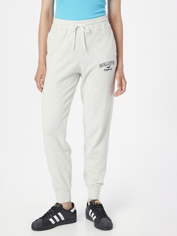 HOLLISTER Tapered Nadrág - szürke: elől