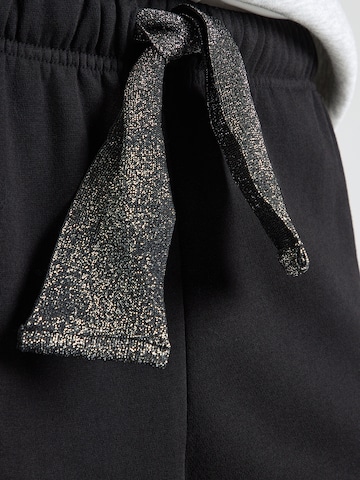 Wide leg Pantaloni 'PCCHILLI' di PIECES in nero