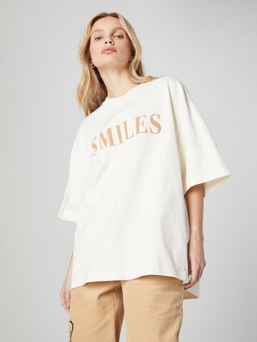 T-Shirt 'Kalle' Smiles en blanc : devant