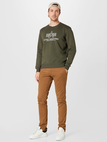 ALPHA INDUSTRIES Sweatshirt in Groen