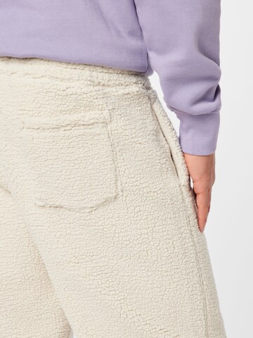 Tapered Pantaloni 'APAC' di HOLLISTER in bianco